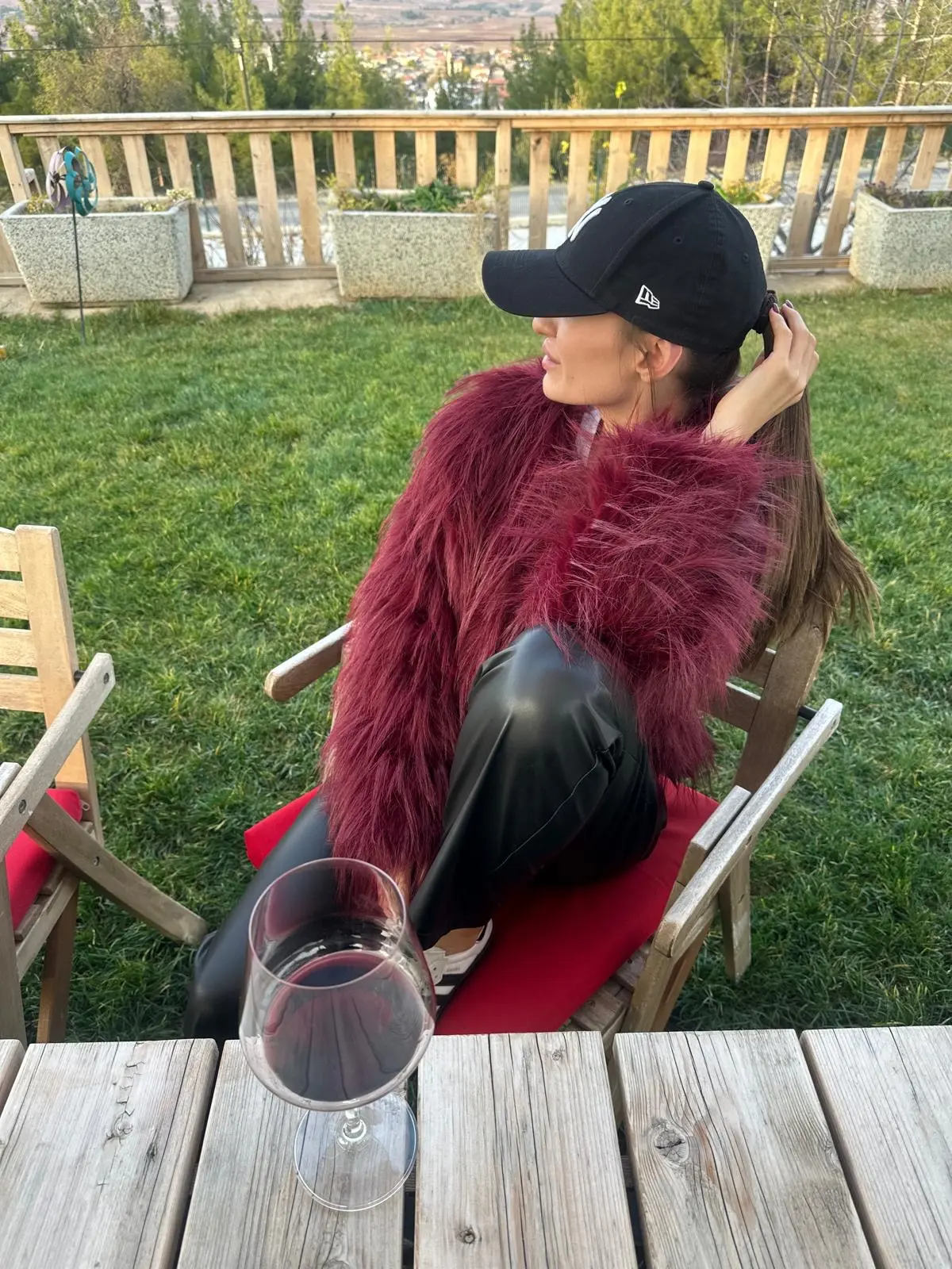 BORDO UZUN TÜYLÜ KÜRK