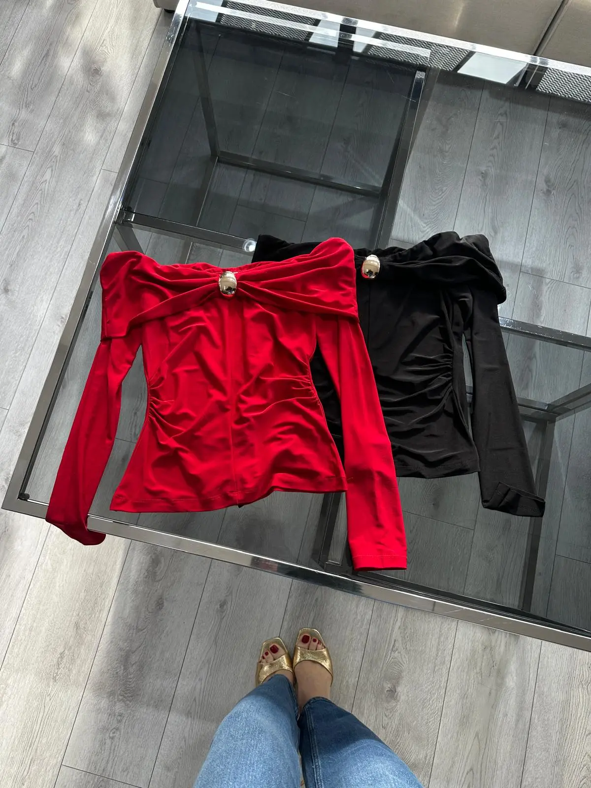 KIRMIZI DÜŞÜK OMUZ GOLD TOKALI BLUZ