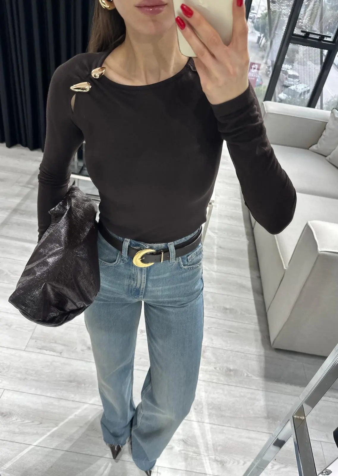 AKSESUAR DETAYLI KAHVE BLUZ