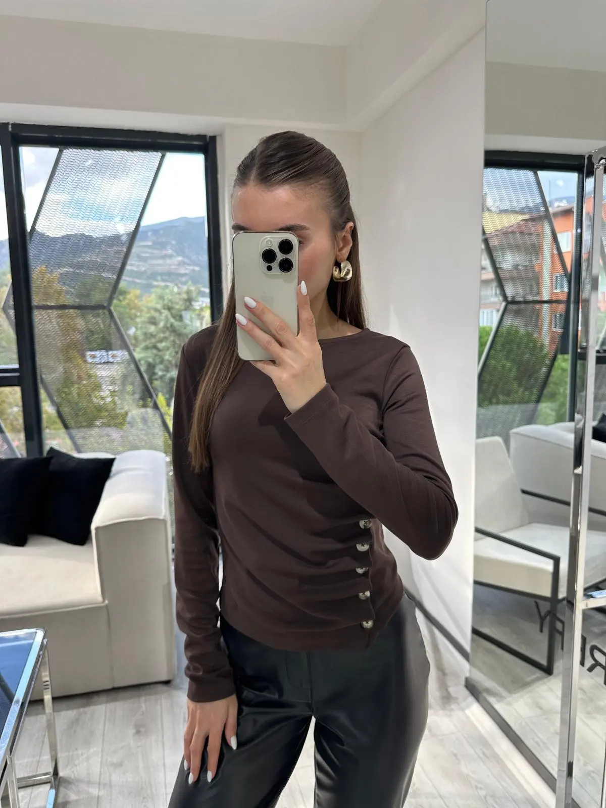 DÜĞME DETAYLI KAHVE TASARIM BLUZ