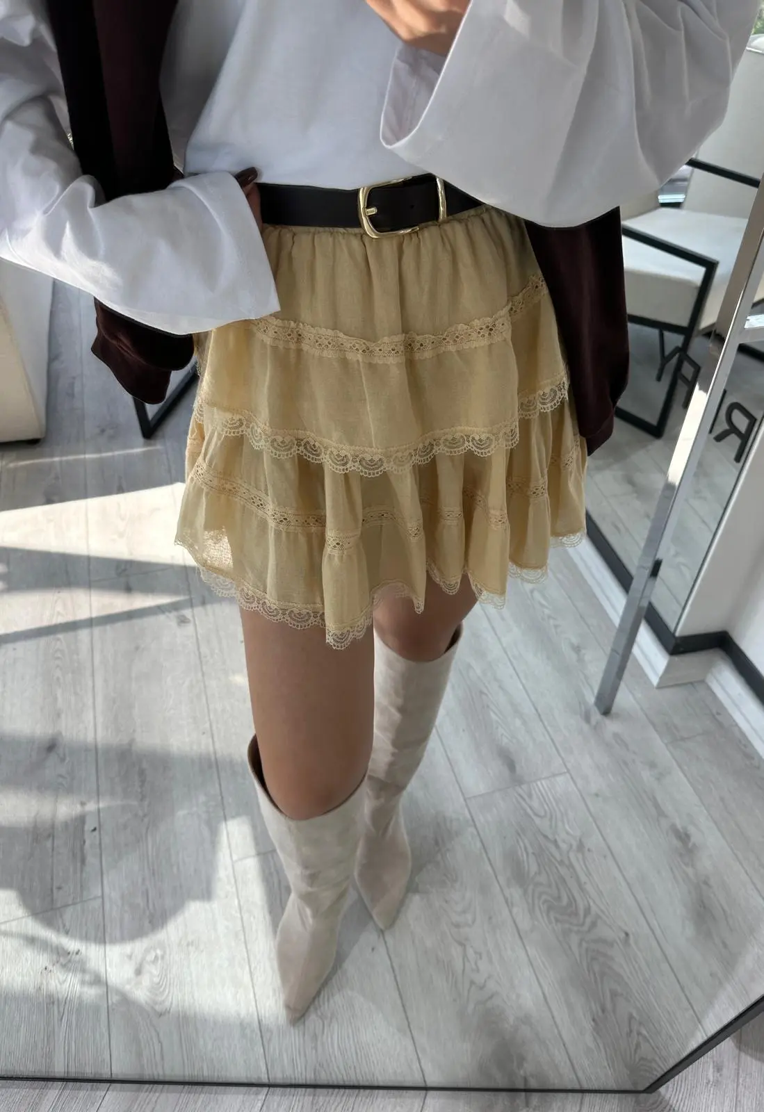 DANTELLİ KATLI SARI ŞORT ETEK