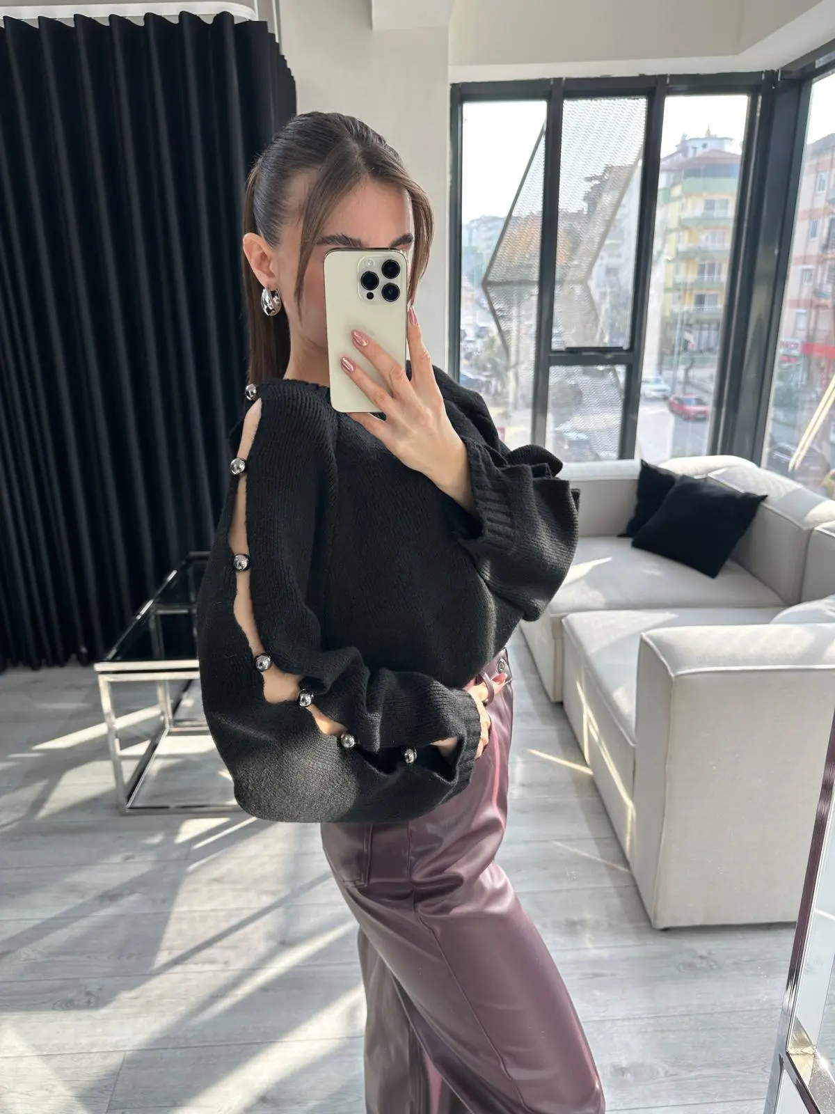 SİYAH TASARIM AKSESUAR KAZAK