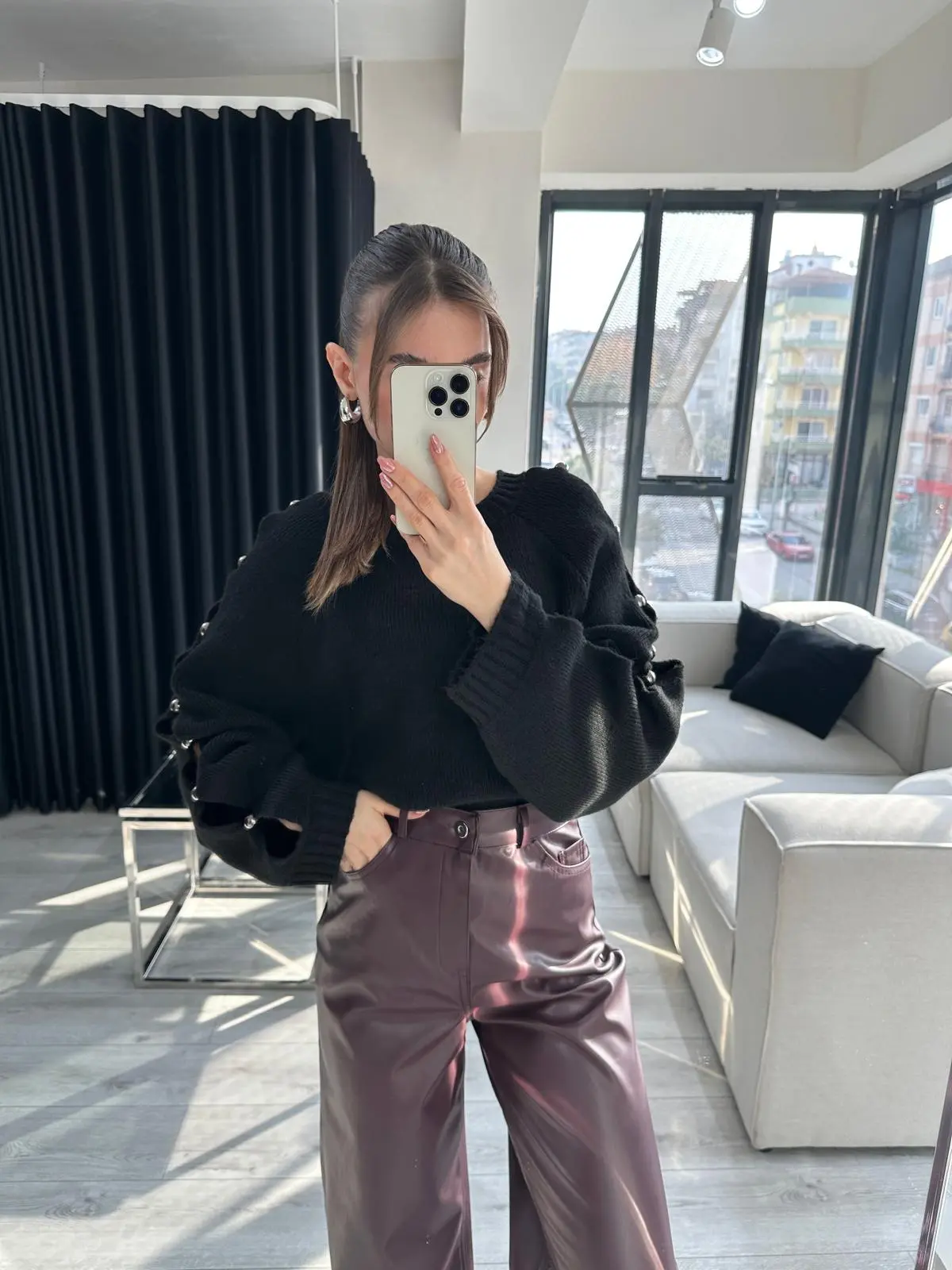 SİYAH TASARIM AKSESUAR KAZAK