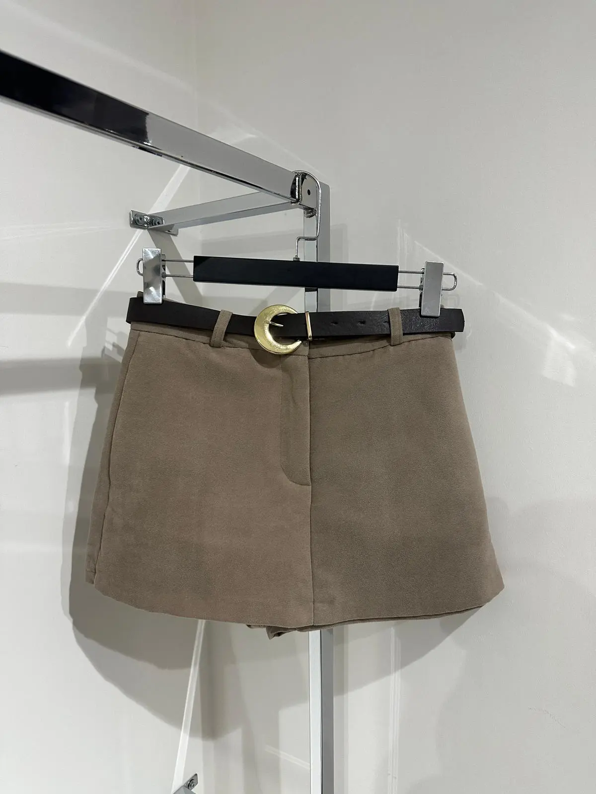 KADİFE BEJ KEMERLİ ŞORT ETEK