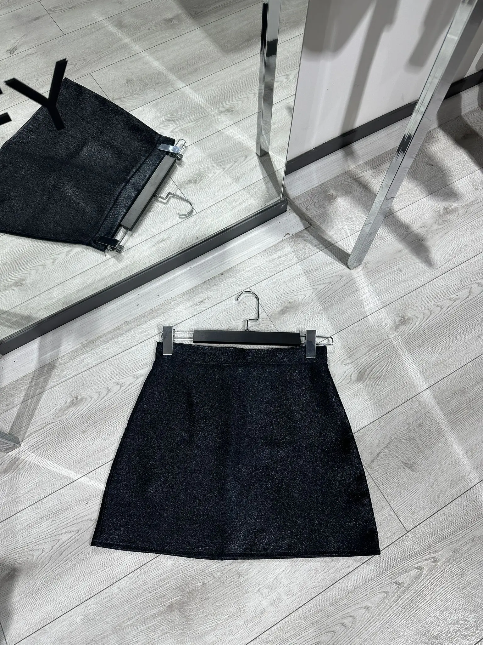 PARLAK RUGAN SİYAH ETEK