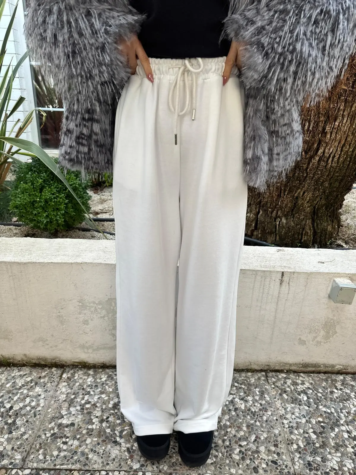 BEYAZ YÜKSEK BEL EŞFOFMAN PANTOLON 