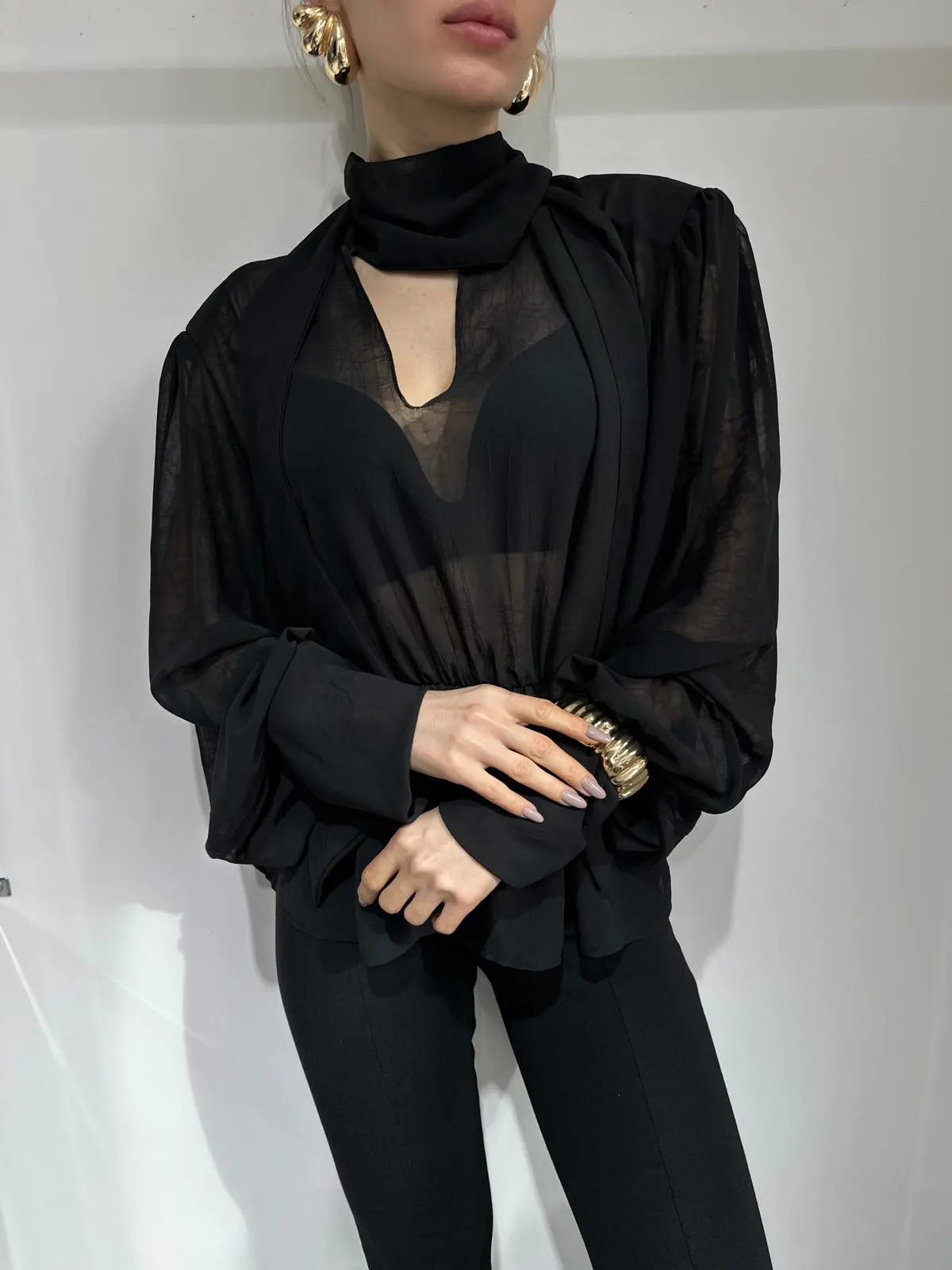 FULAR DETAY VATKALI TRANSPARAN BLUZ