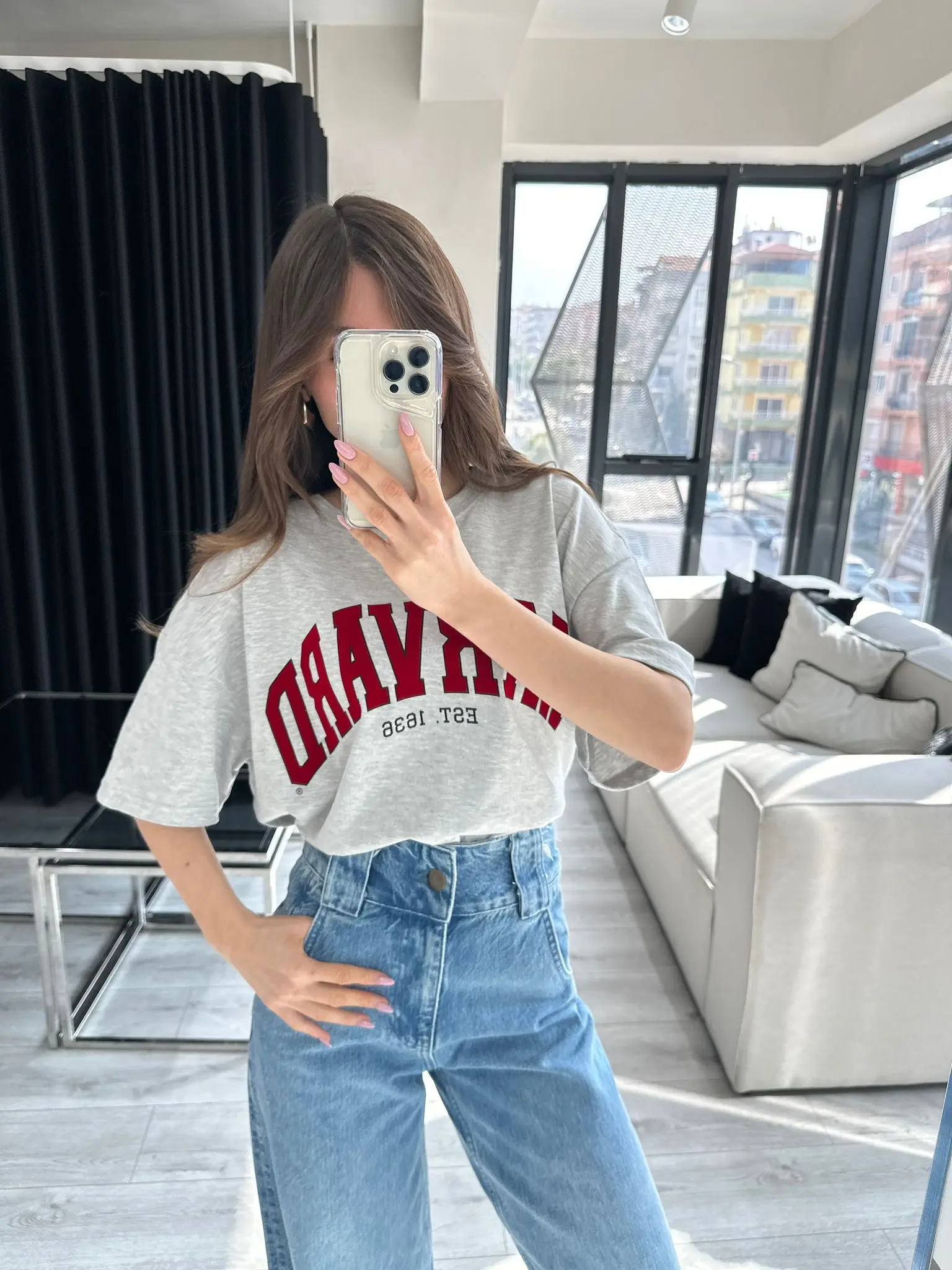 KIRMIZI HARVARD BASKI GRİ T-SHİRT