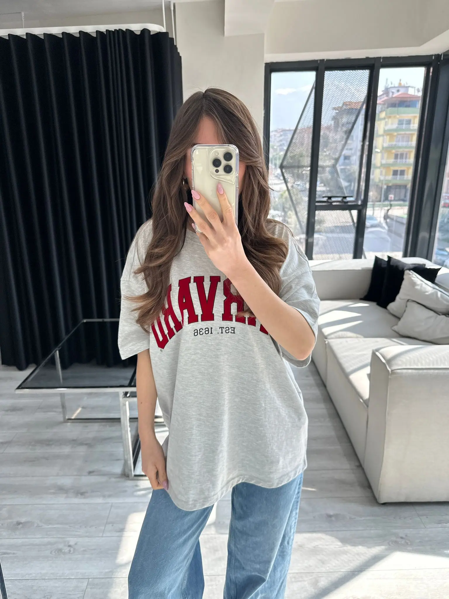 KIRMIZI HARVARD BASKI GRİ T-SHİRT