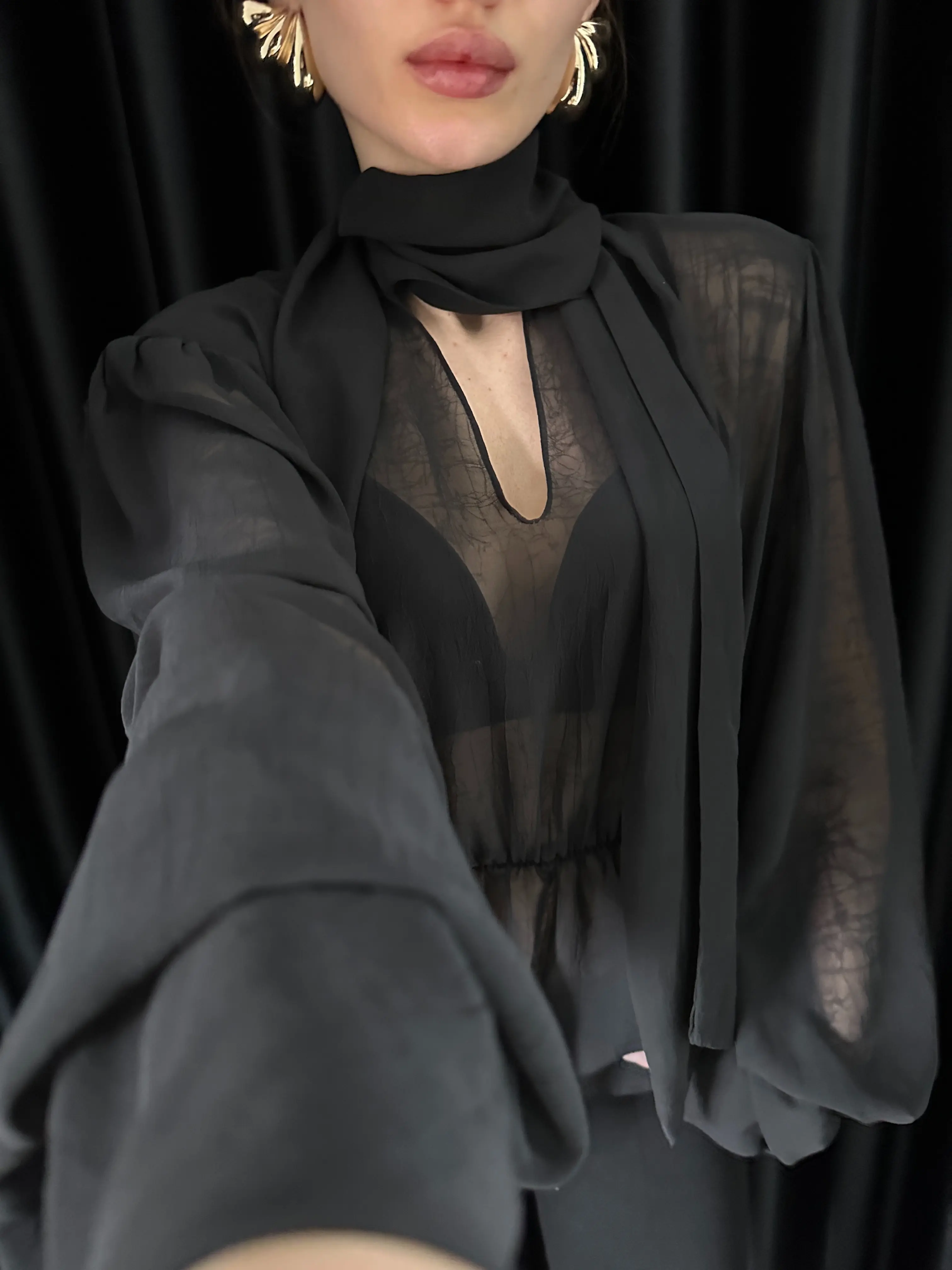 FULAR DETAY VATKALI TRANSPARAN BLUZ