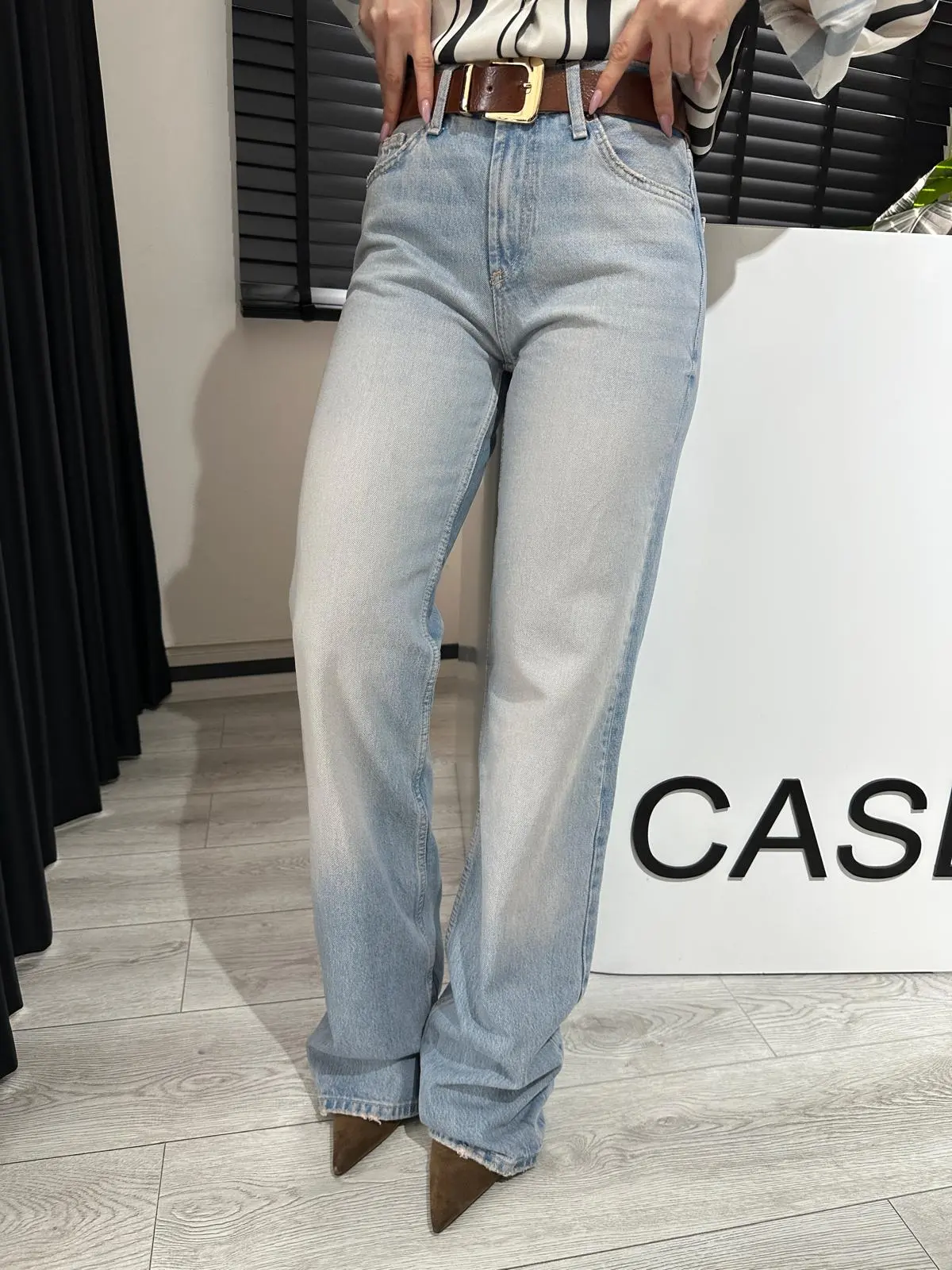 YÜKSEK BEL STRAİGHT TAŞLAMALI JEAN