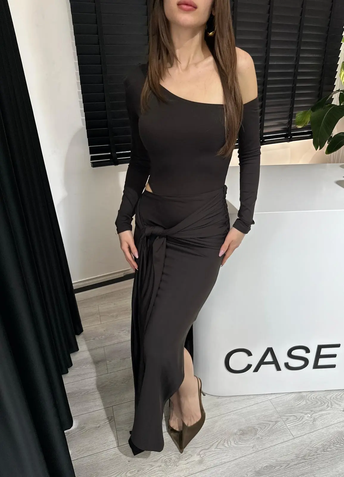 TASARIM BAĞLAMA DETAY KAHVE ELBİSE