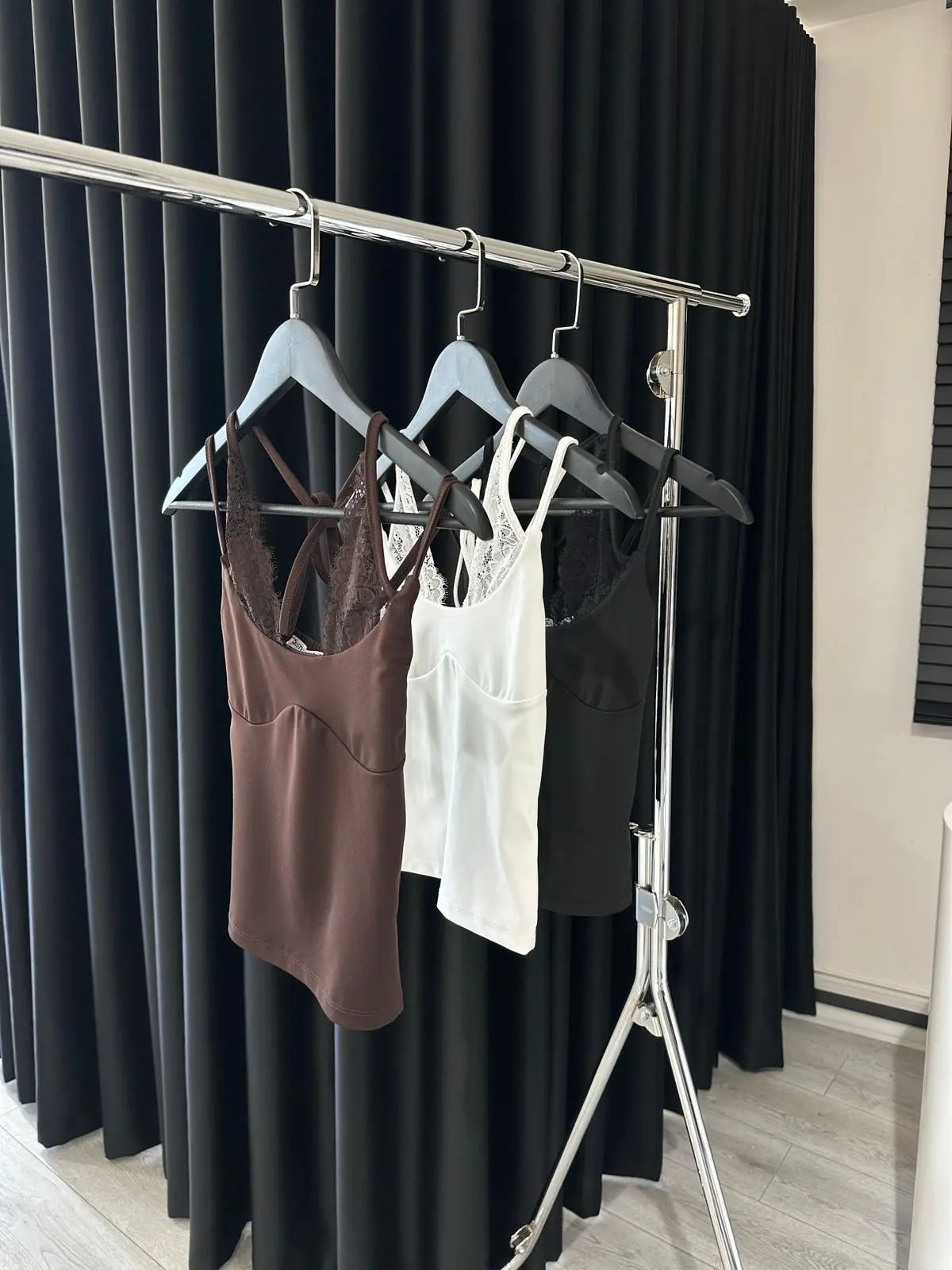 KAHVE DANTEL DETAY BODYSUİT