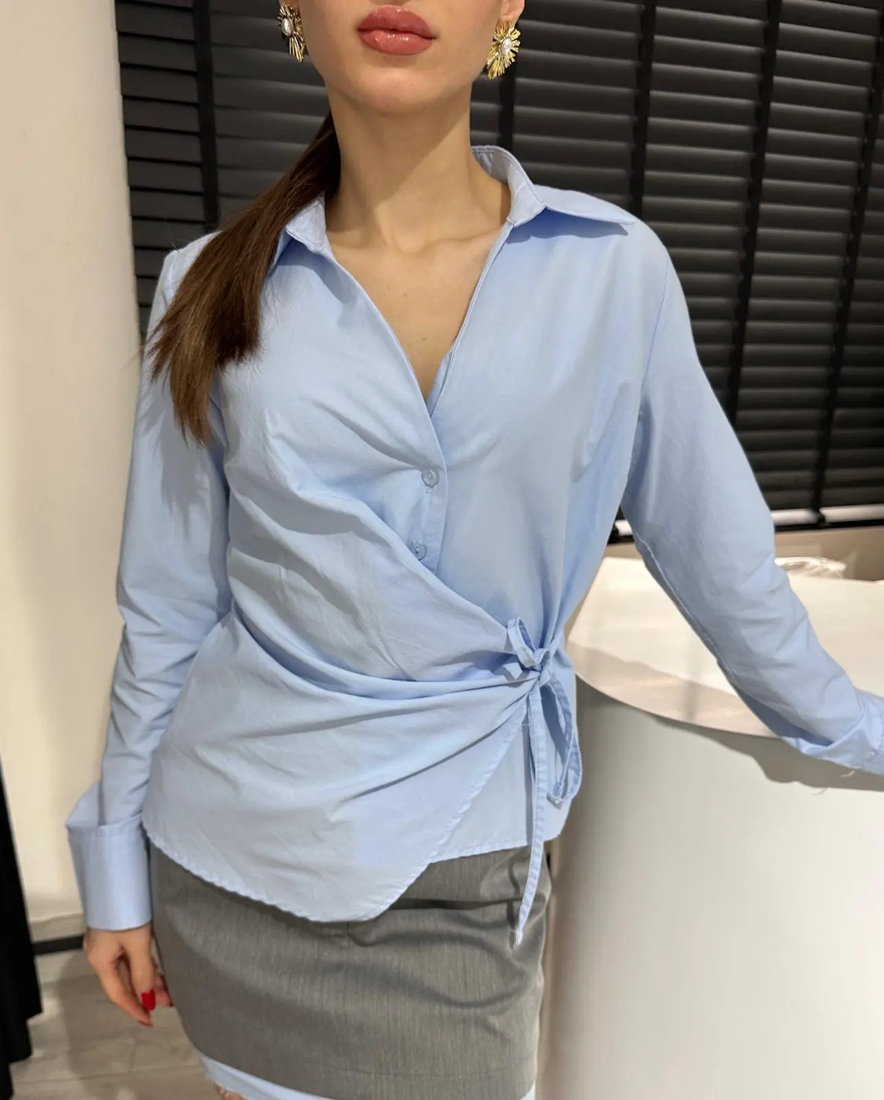 KRUVAZE BAĞLAMALI MAVİ GÖMLEK