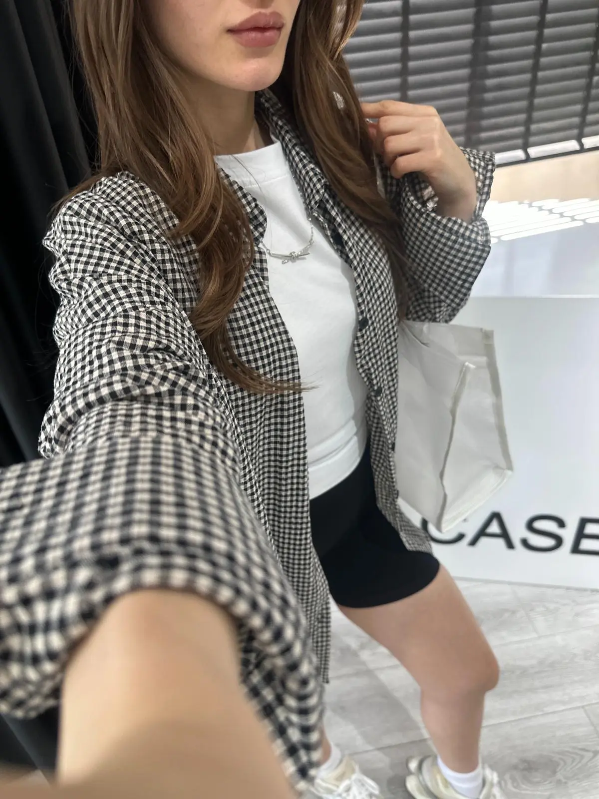 SİYAH-BEYAZ PÖTİKARE GÖMLEK