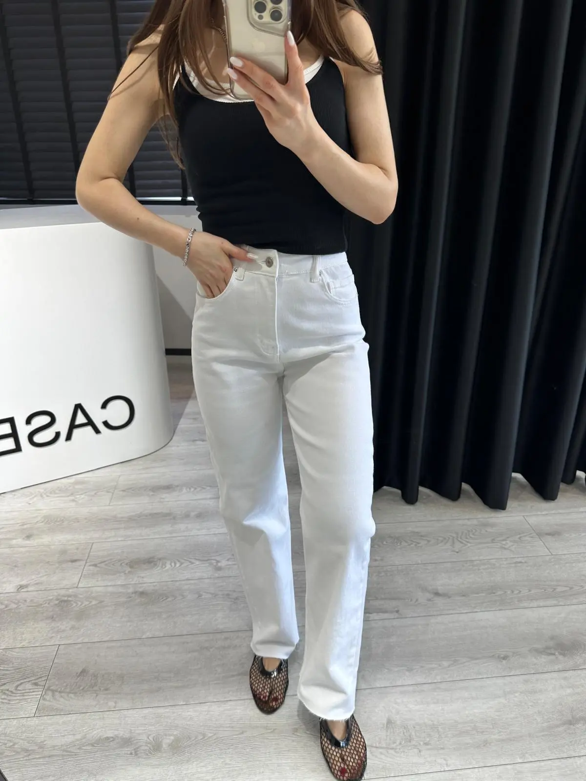 Beyaz Libitum Kesik Paça Jean