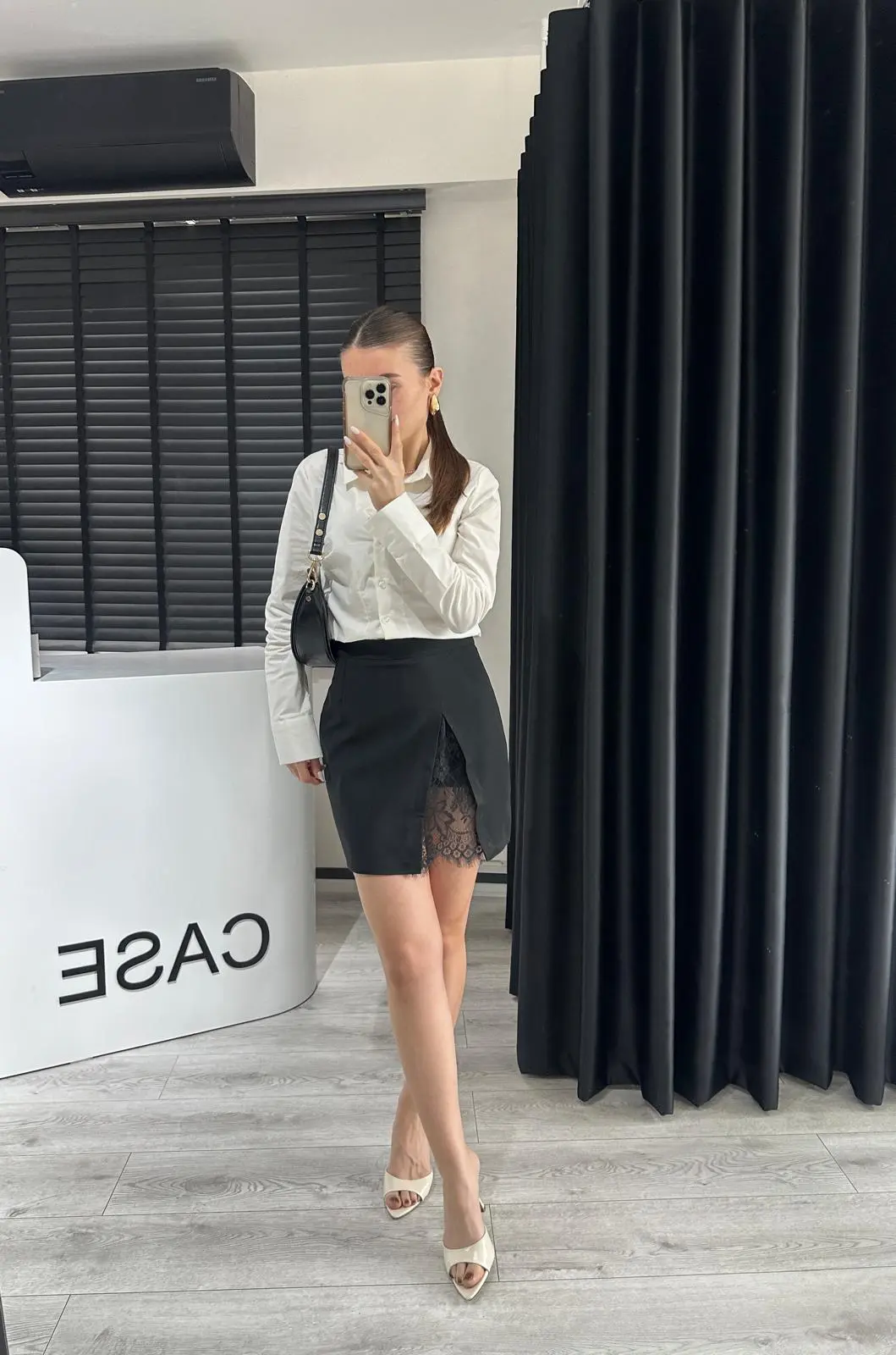 DANTEL YIRTMAÇLI ŞORT ETEK