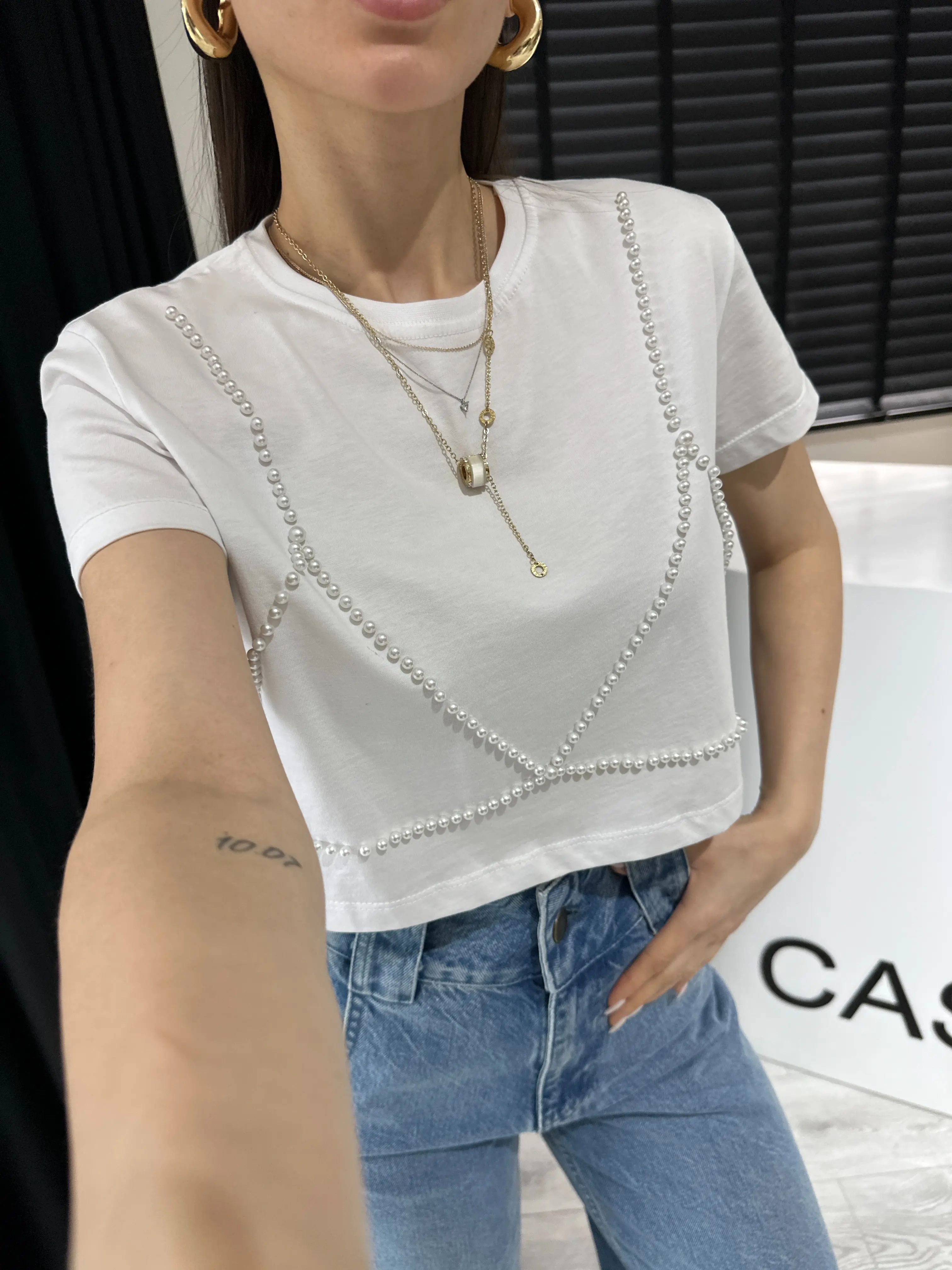 İNCİ DETAY CROP T-SHİRT