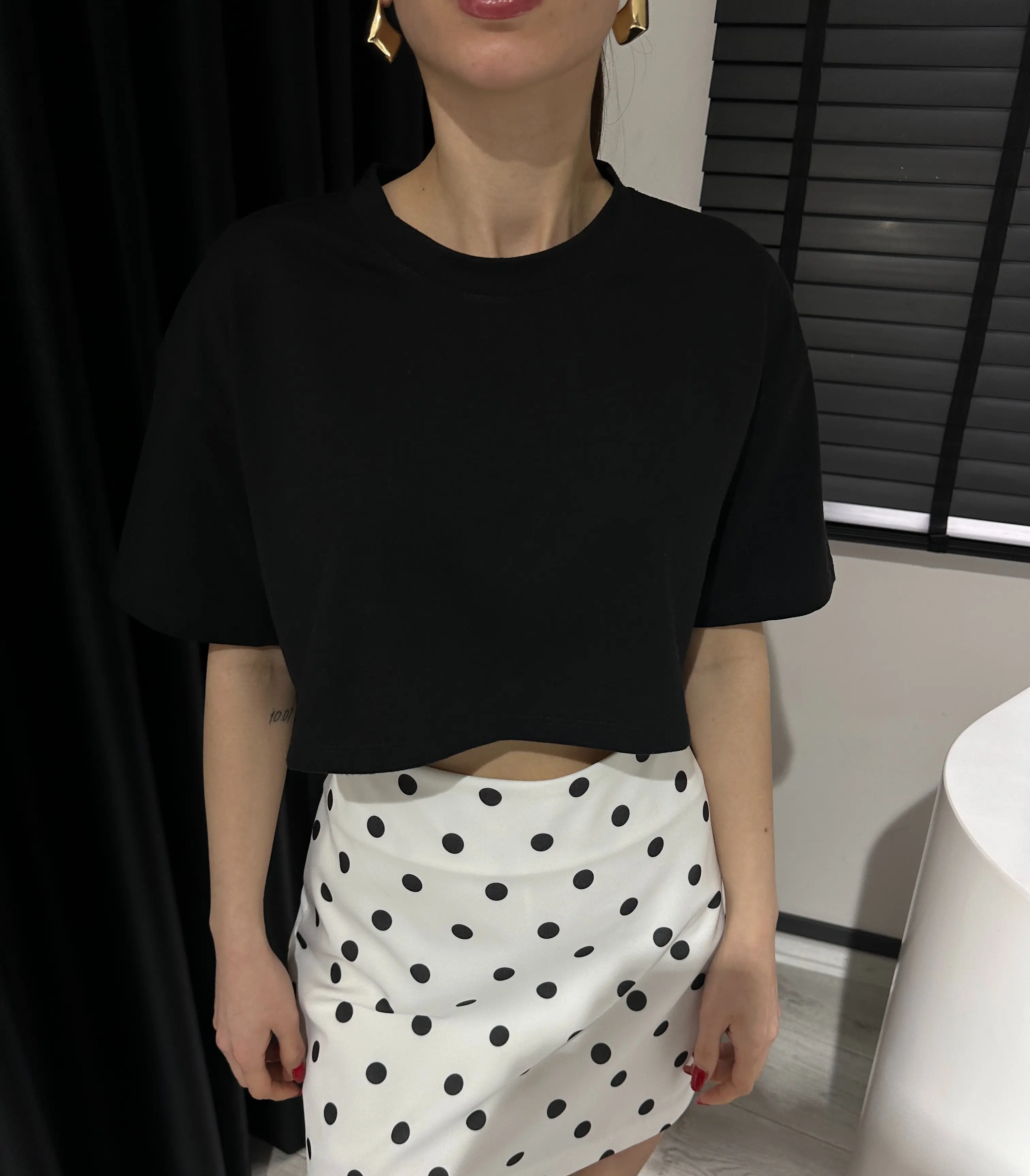 CROP SİYAH T-SHİRT