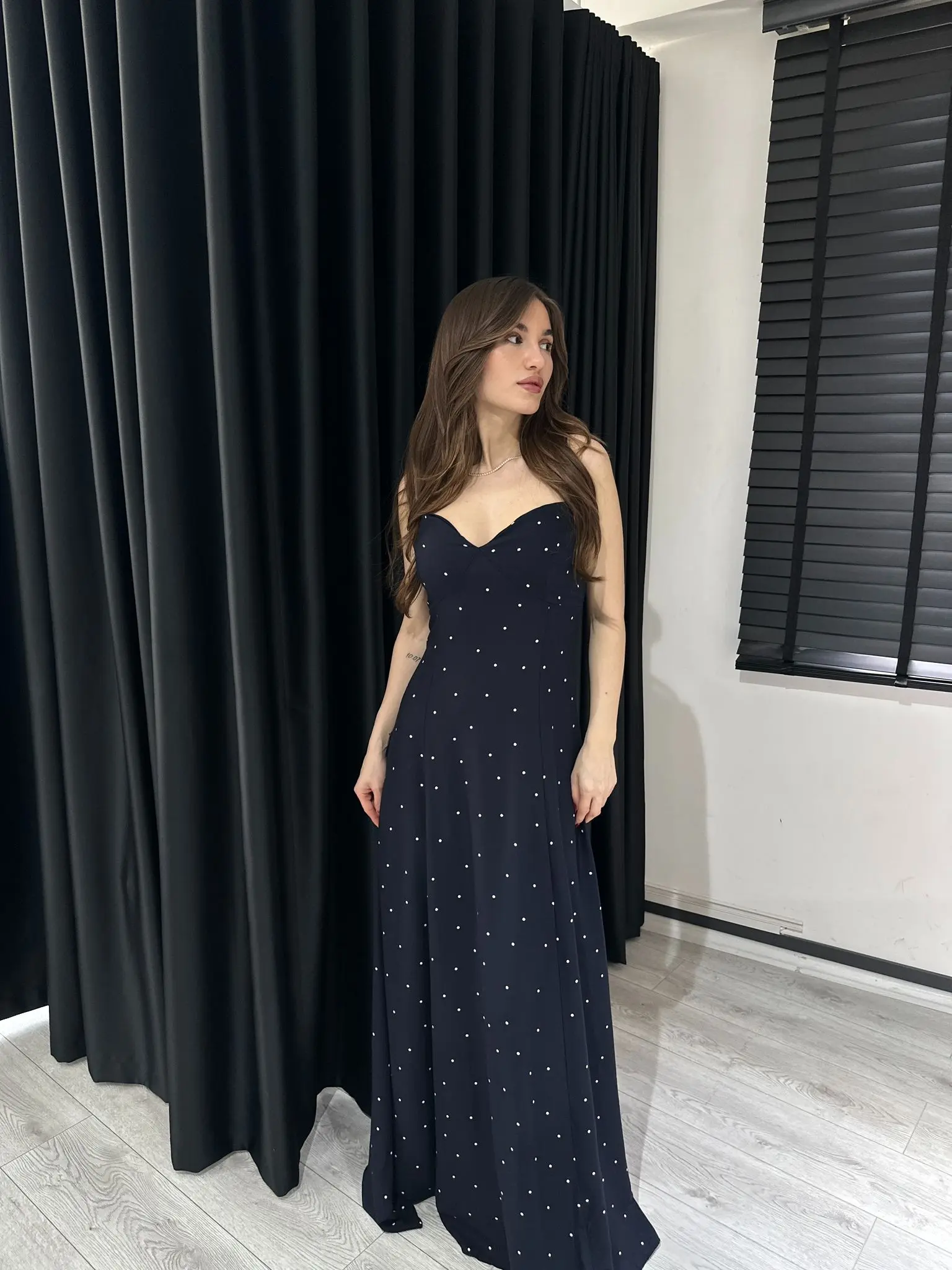 PUANTİYELİ İNCE ASKILI ELBİSE