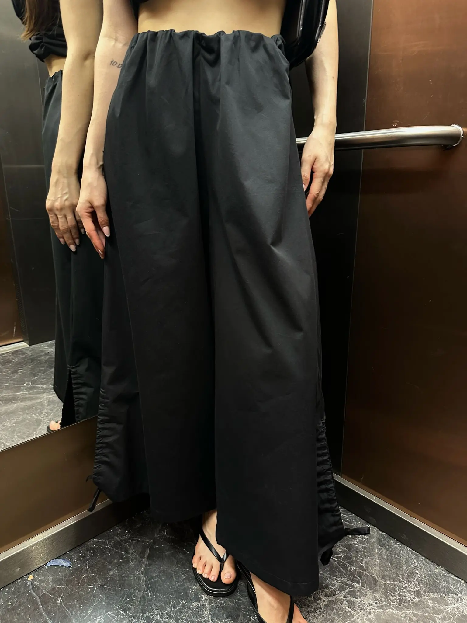 BELİ BÜZGÜLÜ PAÇA BAĞCIKLI PARAŞÜT PANTOLON