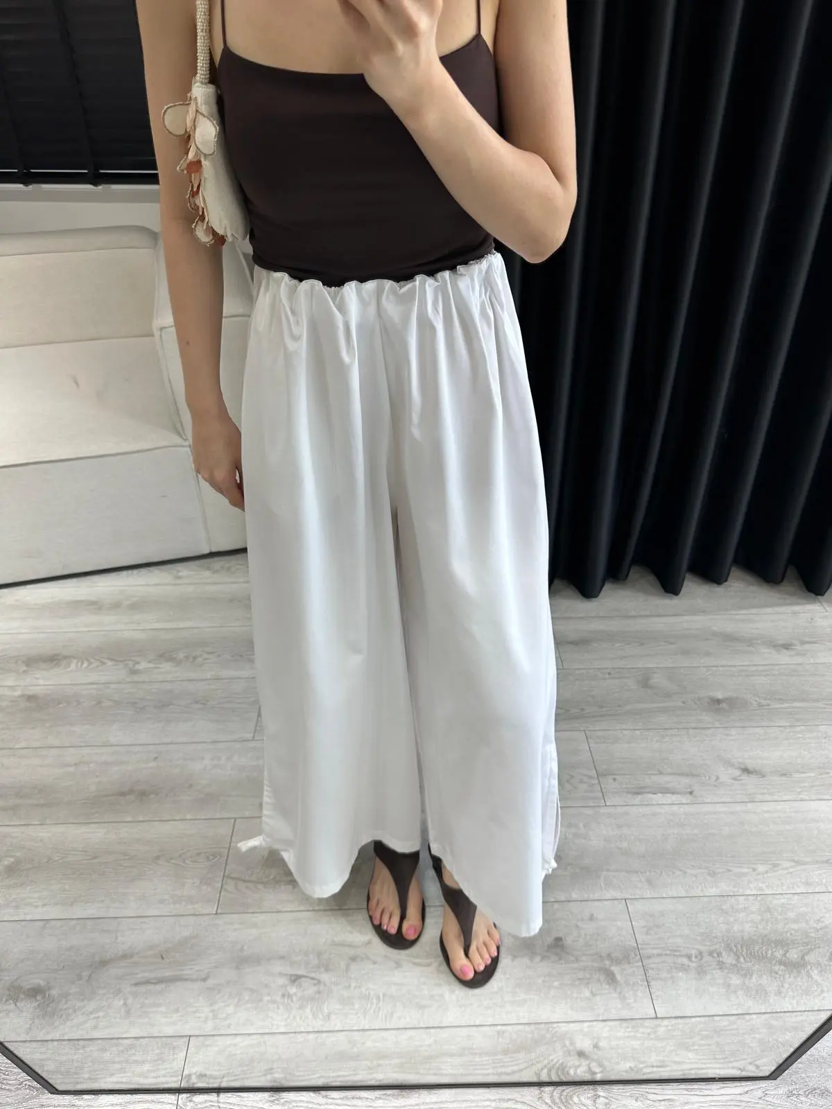 BÜZGÜLÜ PAÇA BAĞCIKLI BEYAZ PANTOLON