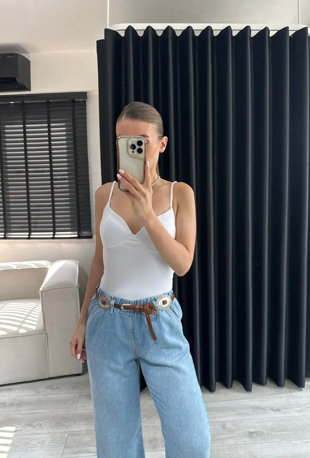 Kap Detay Beyaz Askılı Bluz