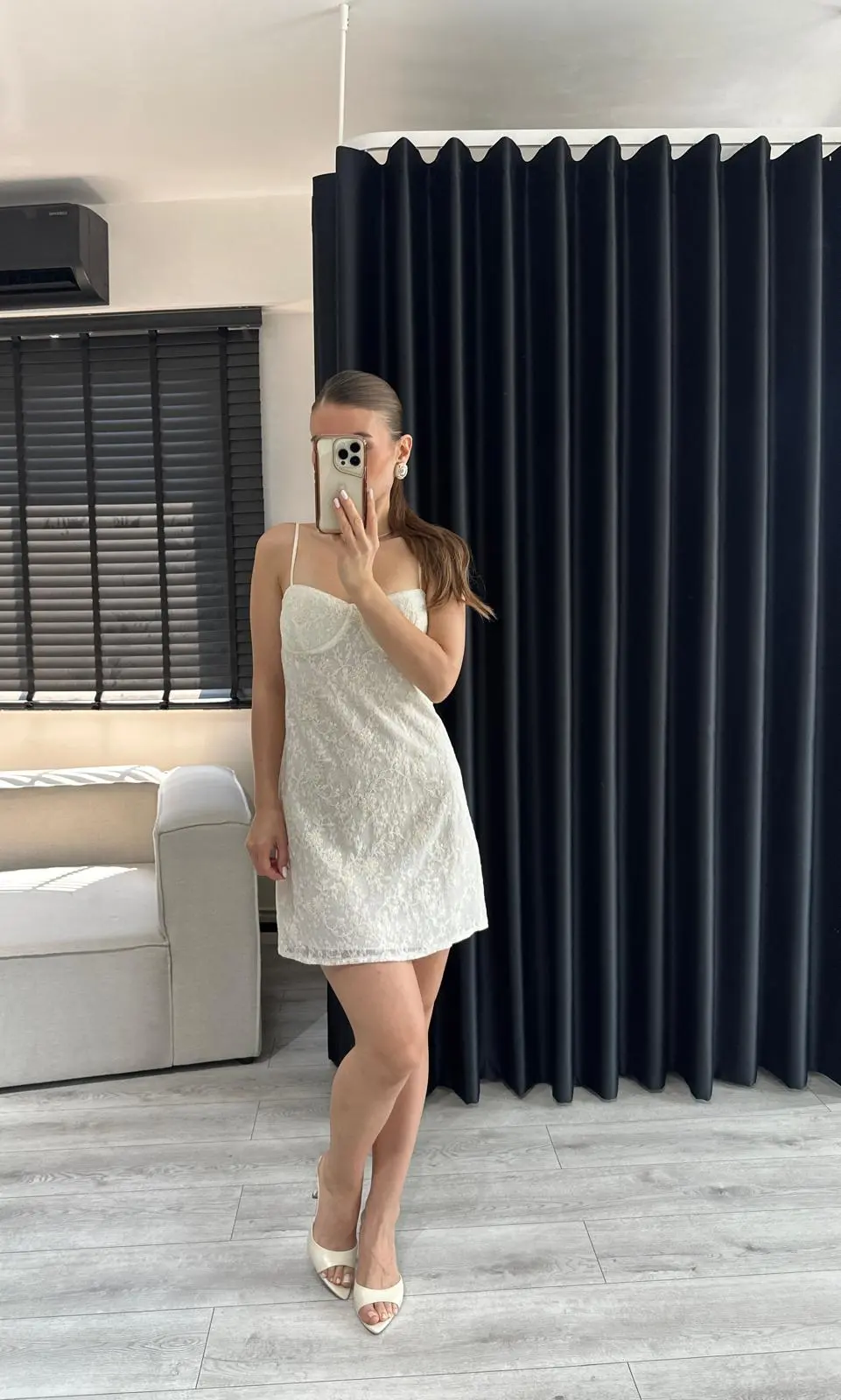 EKRU DANTEL DETAY MİNİ ELBİSE