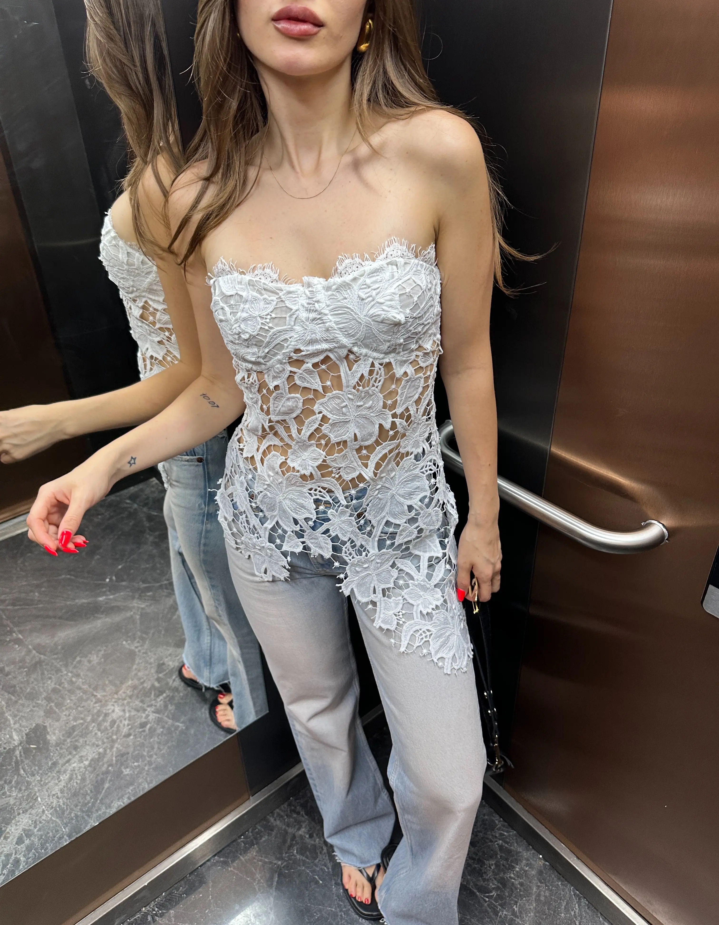 Beyaz Straplez Güpür Detaylı Bluz