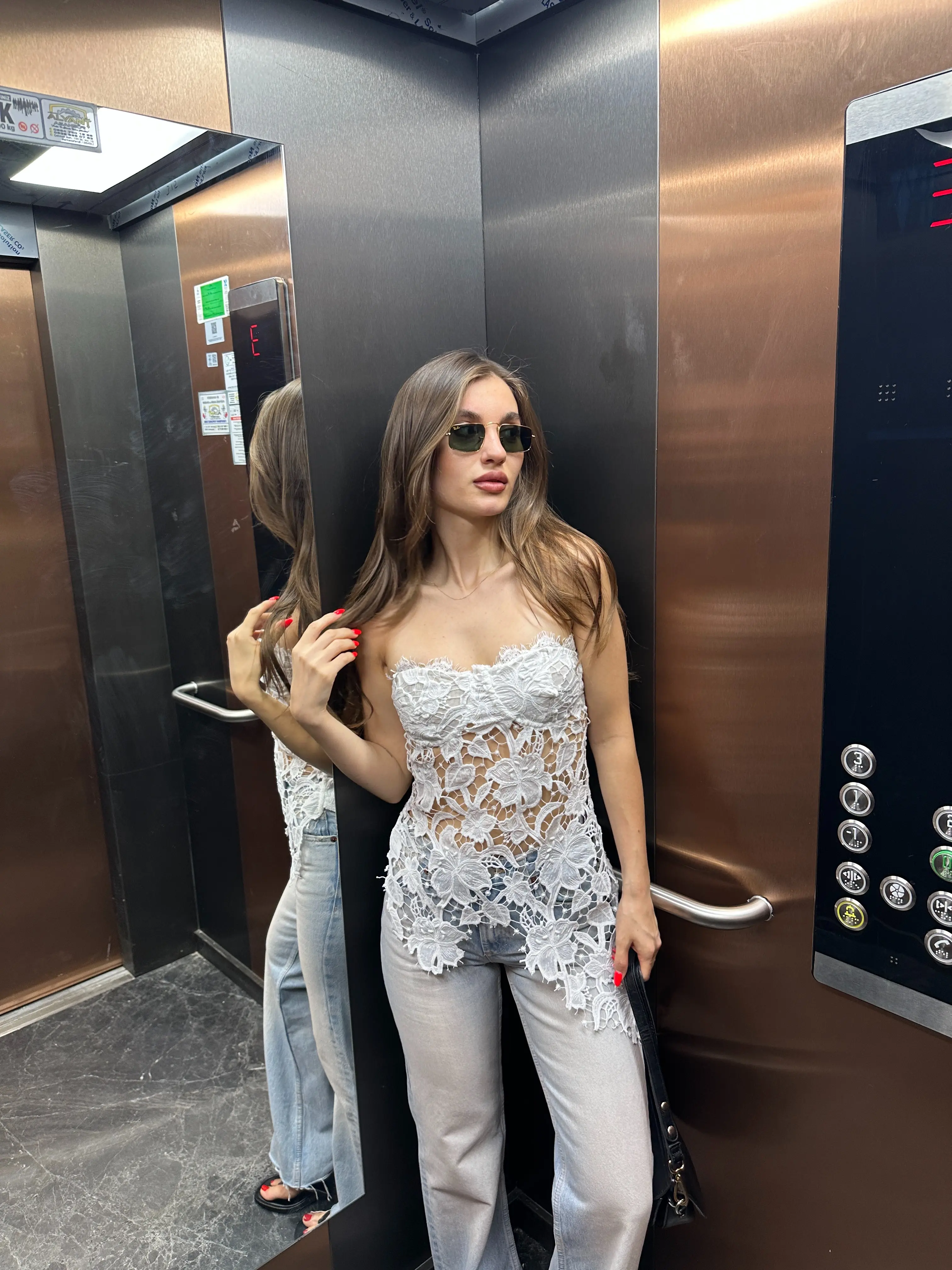 Beyaz Straplez Güpür Detaylı Bluz